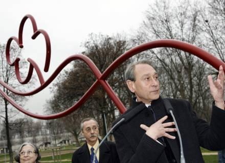 Uma mulher, uma flor.